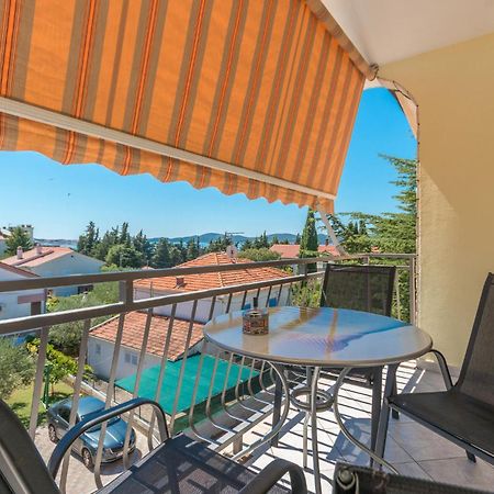 Stunning Apartment In Sveti Filip I Jakov Kültér fotó