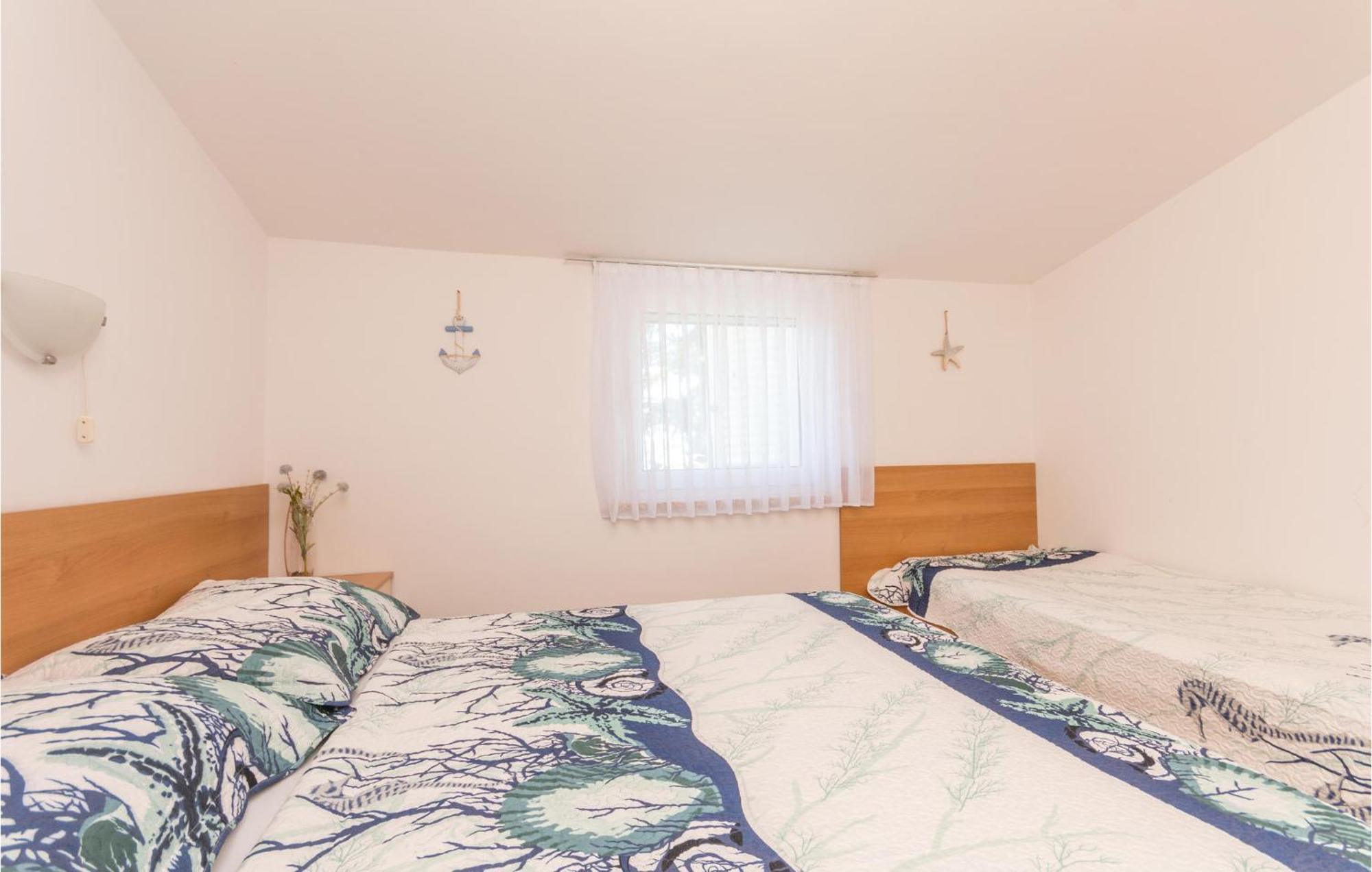 Stunning Apartment In Sveti Filip I Jakov Kültér fotó